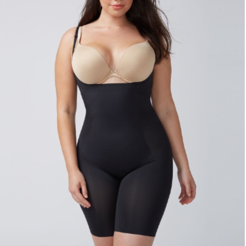 xSPANX® THINSTINCTS OPEN-BUST MID-THIGH BODYSU